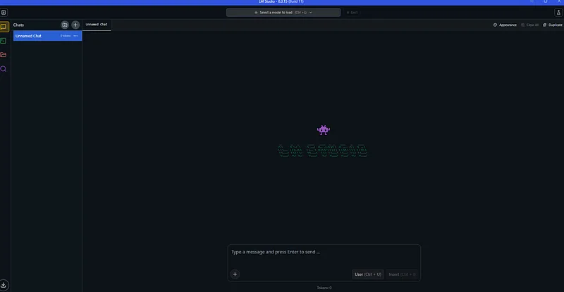 Tela inicial do LM Studio com um chat vazio e o seletor “Select a model to load” no topo.